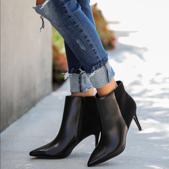 Two-tone snake texture ankle bootie - Picture 4 of 9